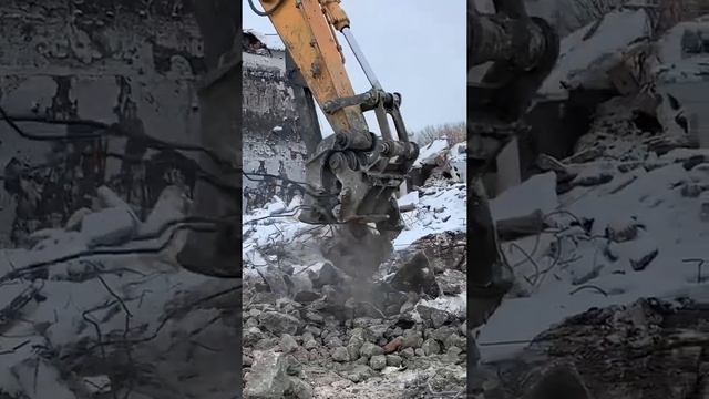 Бетонолом EXTEN CR4i на экскаваторе Hyundai 220 смотреть онлайн