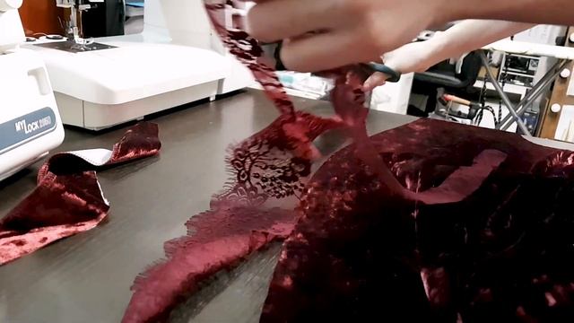 Как сшить бархатный халатик с кружевом DIY смотреть онлайн