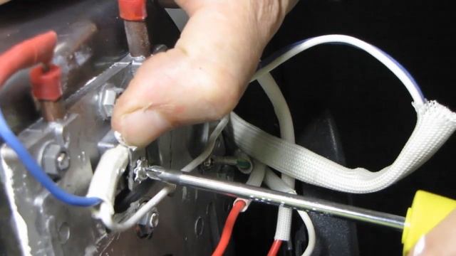 Замена термопредохранителя в парогенераторе CLATRONIC DR 3280 смотреть онлайн