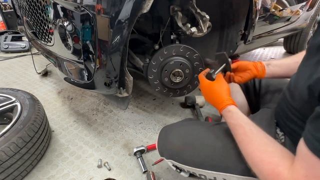 Smart 453 Disc & Pad Change смотреть онлайн