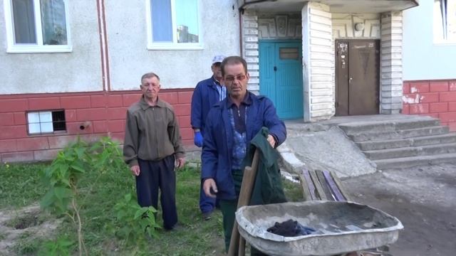 Королёв, нанюхавшись "какашек", устраняет течь в канализации. смотреть онлайн