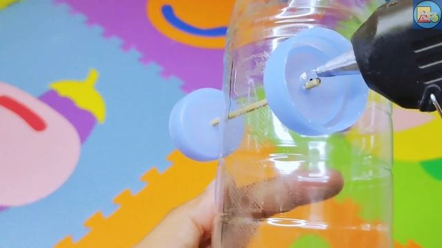 How to Make a Car from Plastic Botlle with Rubber Band Powered Propeller смотреть онлайн