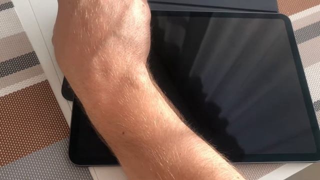 iPad Pro 11 beta 2 не работает с клавиатурой смотреть онлайн