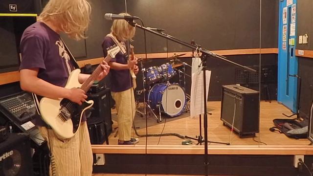 [trial-and-error to do a cover of] Horsegirl - "Bog Bog" смотреть онлайн