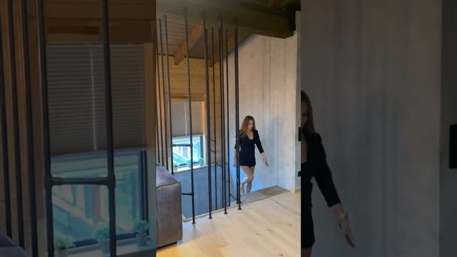 Лестница из металла и дерева в лофте в одном нашем проекте смотреть онлайн