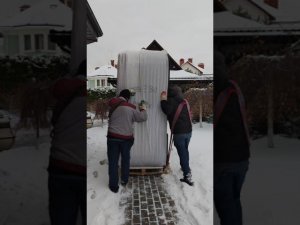 Как мы руками заносим мини спа бассейн джакузи. Видео от магазина Бассейны-спа.рф