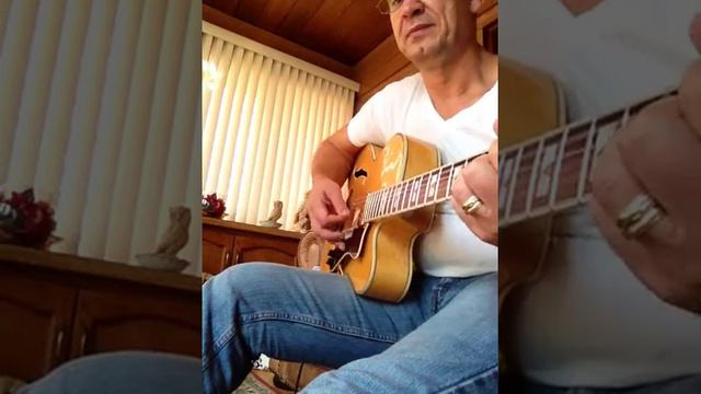 Epiphone Emperor natural смотреть онлайн