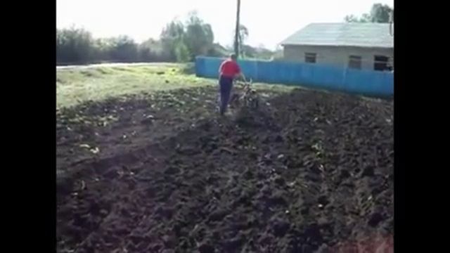 Вспашка мотоблоком Угра (НМБ-1М23) Саранск..avi смотреть онлайн
