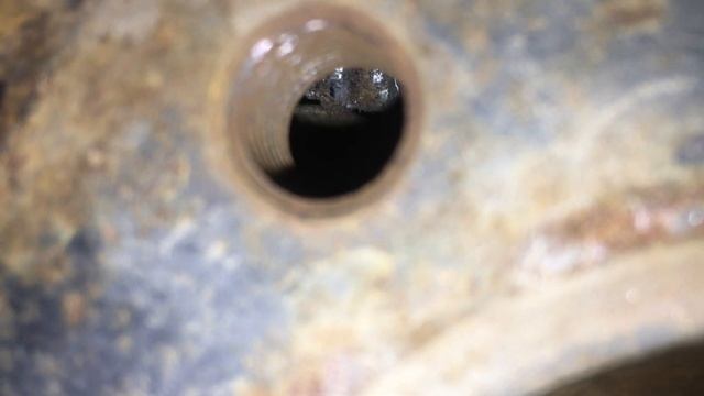 Попробуйте это!  Не большая фишка как снять тормозной барабан на Рено Сандеро Логан