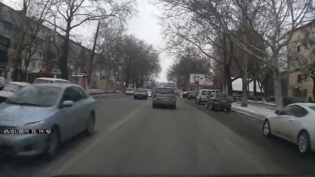 Хамский выезд со дворов через двойную сплошную смотреть онлайн