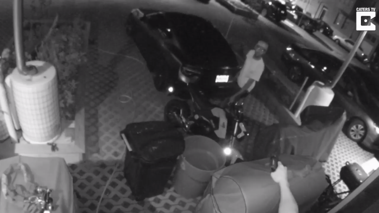 Застал воришку за делом смотреть онлайн