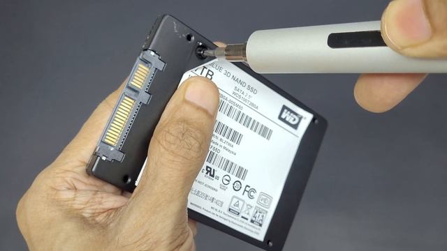 WD Blue 1TB SSD - Disassembly - What's Inside смотреть онлайн