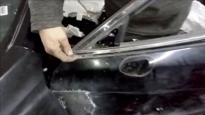как снять молдинг стекла двери(каплеcлизыватель) с Мазда 6 / Mazda 6