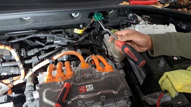 2019 Volkswagen E Golf how to power down The electric battery смотреть онлайн
