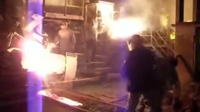 слив ферросилиция и загрузка печи электрошлаковго переплава смотреть онлайн