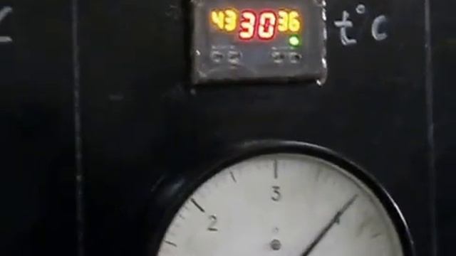 Процесс запуска и остановки ДВС (двигателя внутреннего сгорания) на стенде тестирования. смотреть онлайн