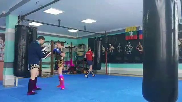 Тренировка взрослой группы с Uralcoach, тайский бокс, город Первоуральск. смотреть онлайн