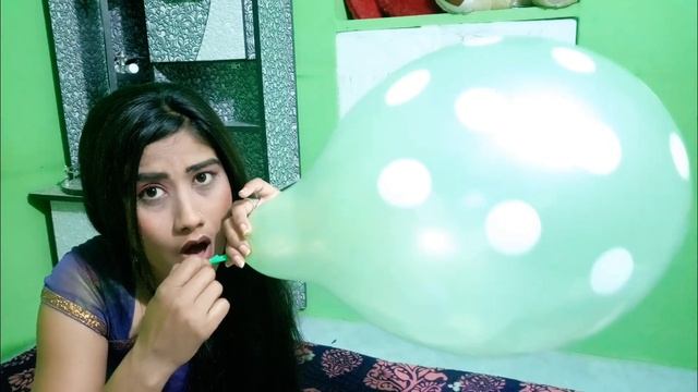 Blowing polka-dot balloons accidental Burst // polka-dot balloons blowing and popping #balloon #new смотреть онлайн