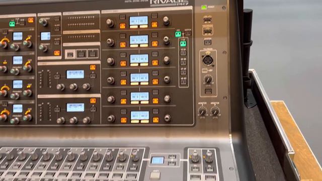 Mesa de som Yamaha PM7 Rivage смотреть онлайн