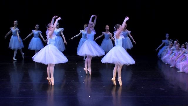 Вальс Декабрь. Фрагмент из отчетного концерта. Молодой балет Москвы смотреть онлайн