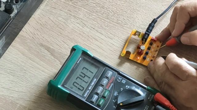 Эталон напряжений AD584LH смотреть онлайн