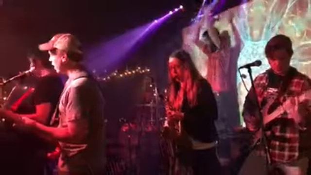 Hot Iron Skillet covers Don't Let Me Down смотреть онлайн
