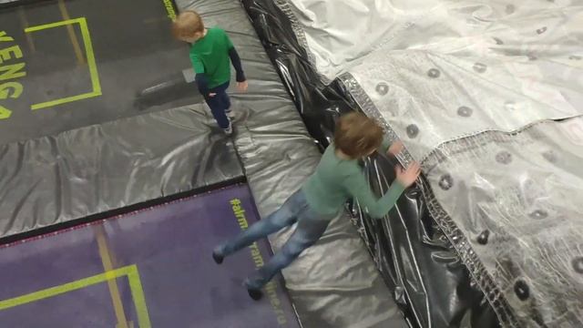 Батуты смотреть онлайн