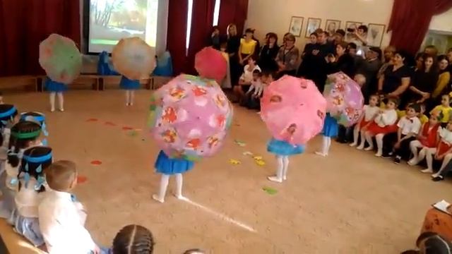 Танец с зонтиками. Старшая группа 2016 г смотреть онлайн