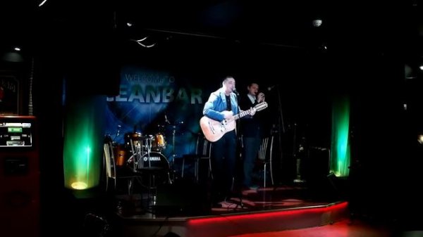 Леонид Агранович на сцене клуба Океан