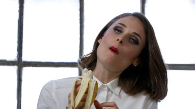GIRL EATING BANANA AUDITION trailer смотреть онлайн