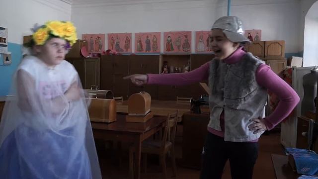 СТРЕКОЗА И МУРАВЕЙ чист смотреть онлайн