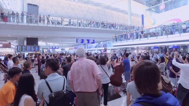 香港青少年管弦樂團(MYO) 2016 Airport Flash mob Performance [Official] смотреть онлайн