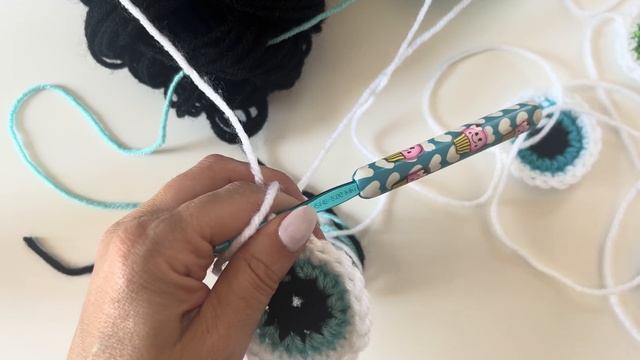 Crochet Cartoon Eyes