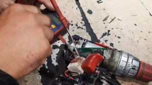 Шуруповерт SPARKY BUR2 мигает , но не работает