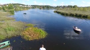 Моторная лодка Squirt Runabout на ходу. Съемка с квадрокоптера