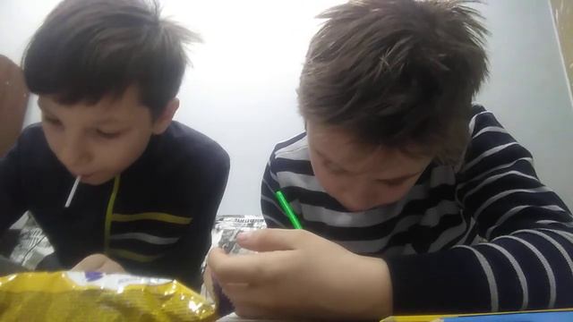 Кто лучше нарисует, тот это и получит смотреть онлайн