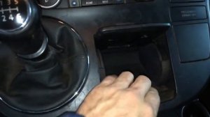 Фольксваген Т-5 2.5тди R5 снятие и установка рамки климата и CD проигрователя