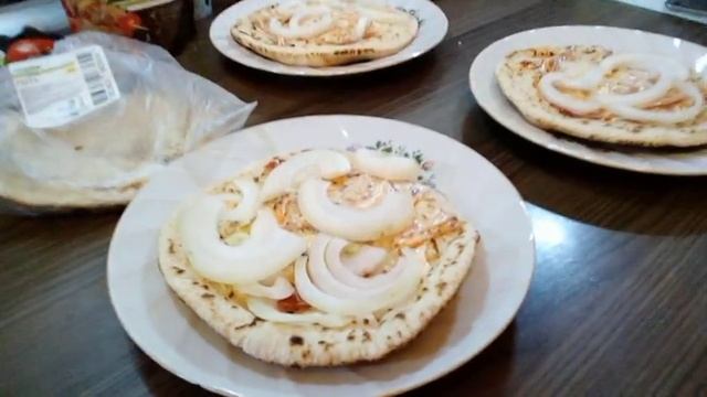 ПИЦЦА за 15 РУБ! Пицца на скорую руку! Пицца для студентов! Пицца БЕЗ ДУХОВКИ и СКОВОРОДКИ! смотреть онлайн