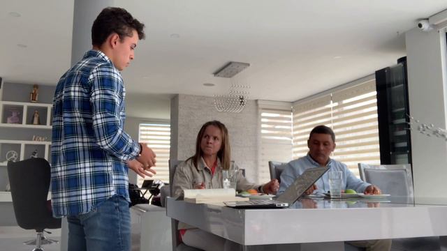Cafe literario: Presentacion Andres Zuleta en plato смотреть онлайн