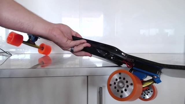 50mm hub motors with slim carbon fibre longboard deck and VESC смотреть онлайн