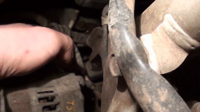 Как снять генератор Митсубиси Лансер 9(Mitsubishi Lancer) своими руками.Легкий способ. смотреть онлайн