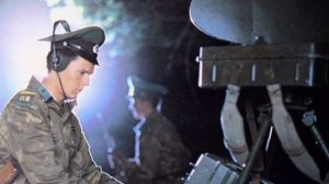 А на плечах у нас зелёные погоны! И мы с тобой дружок опять идём в наряд! Пограничники!