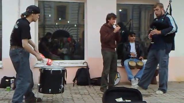 Уличные музыканты во Владивостоке на Арбате смотреть онлайн