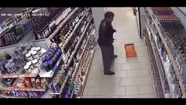 Когда пришёл в пятерочку покупать свою любимую водочку! смотреть онлайн