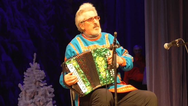 Гармонист играет на Левосторонней гармони.MP4 смотреть онлайн