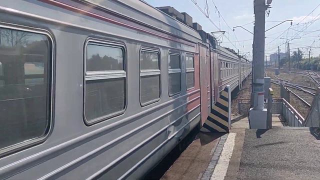 Электричка ЭД4М 0386 Спутник РЭКС прибывает на станцию Сергиев Посад смотреть онлайн