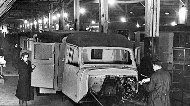 Вспомним как это было! Самая первая линейка Советских автомобилей смотреть онлайн