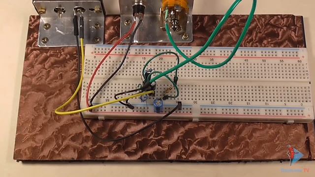 Микрофонный усилитель на одном транзисторе смотреть онлайн