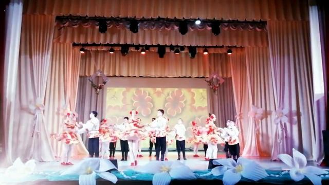 Народный хореографический ансамбль _Росинка_ г. Кропоткин.mp4 смотреть онлайн