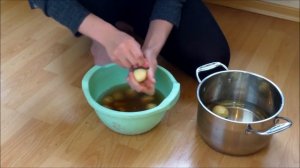 Как быстро почистить молодую картошку?